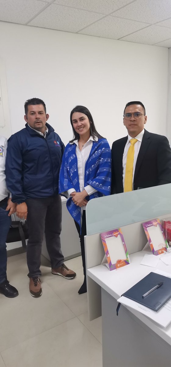 Culmina reunión con <a href="/MintrabajoCol/">MinTrabajo</a> organizaciones sindicales <a href="/analtraseg/">ANALTRASEG</a> <a href="/sintraunp/">SINTRAUNP</a> <a href="/Sintrasecol2/">SINTRASECOL NACIONAL</a>, empresas y <a href="/UNPColombia/">Unidad Nacional de Protección, UNP.</a> seguimos trabajando por los derechos de los trabajadores <a href="/cutcolombia/">Central Unitaria de Trabajadores</a> <a href="/ctccolombia/">Confederación de Trabajadores de Colombia CTC</a>