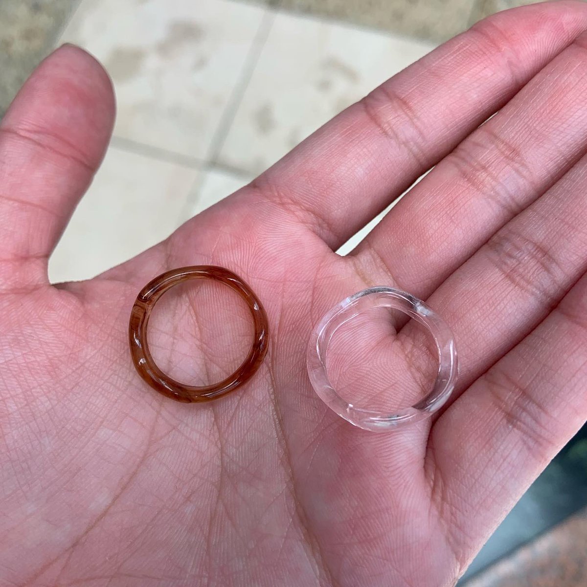 suhvly's tweet photo. @AlexISAleXa96_ @AleXa_ZB she’s still wearing the ring i gave her 😭😭 https://t.co/YtYnDgH39r
