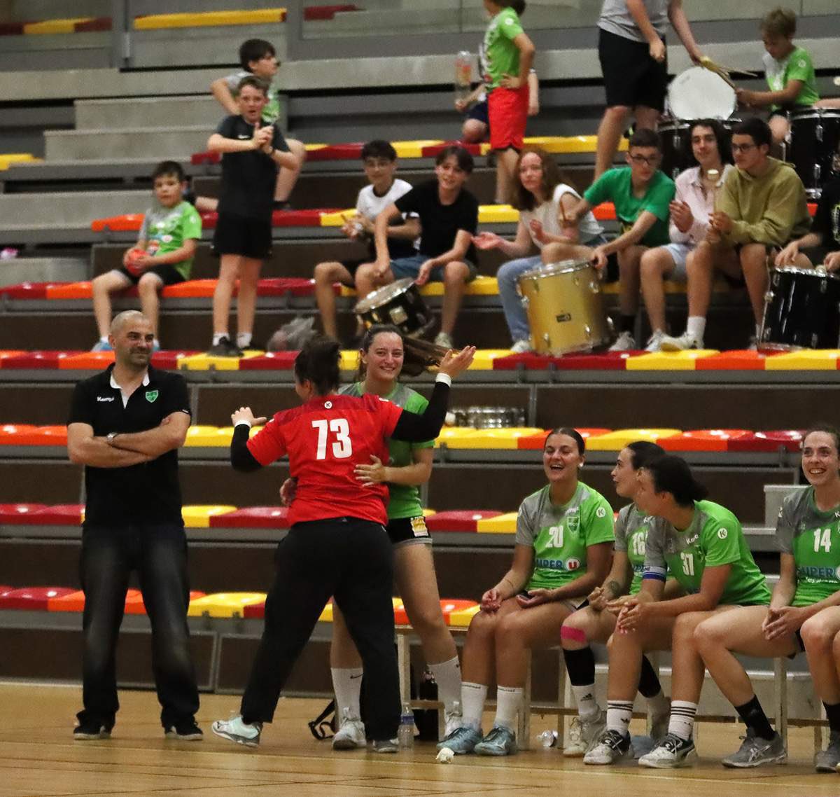 HbcThuir's tweet photo. [ Nationale 2 Féminine ] 🟢⚫️

Dernier match de la saison avec une nouvelle victoire 37-27 🔥 

Merci à tous d’être venu si nombreux soutenir et profiter des derniers moment en Nationale 2 😀 

On se retrouve en Nationale 1 l’année prochaine 👊 

#forzacatalunya🟢⚫️ https://t.co/v94l40FtzK