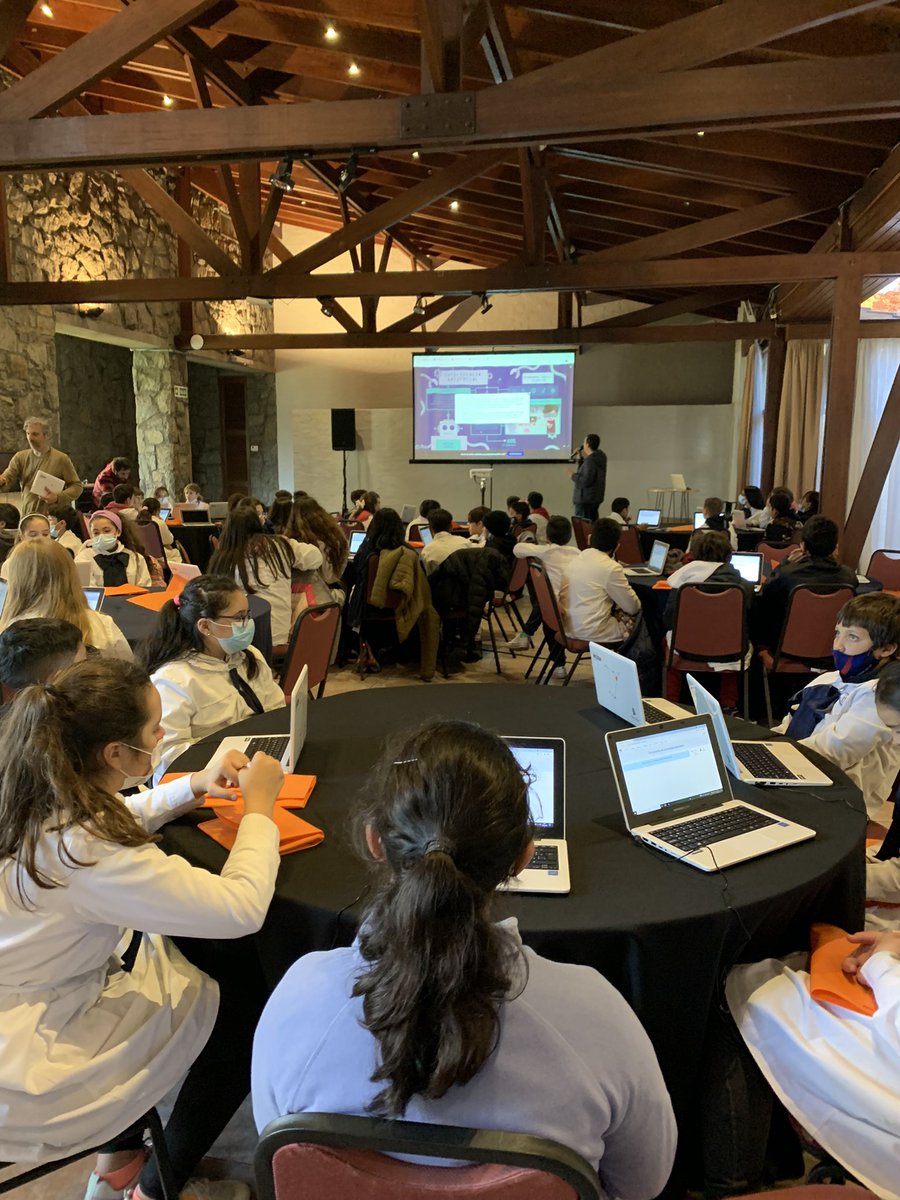 ana_perezespagn's tweet photo. Hoy #Scratch cumple 15 años y en @Ceibal_Uy lo festejamos junto a estudiantes y docentes de distintos departamentos y subsistemas.

Realizamos propuestas de programación, inteligencia artificial y #PensamientoComputacional donde aprendimos y jugamos.

¡Gran jornada! https://t.co/pMi4eTEmB2