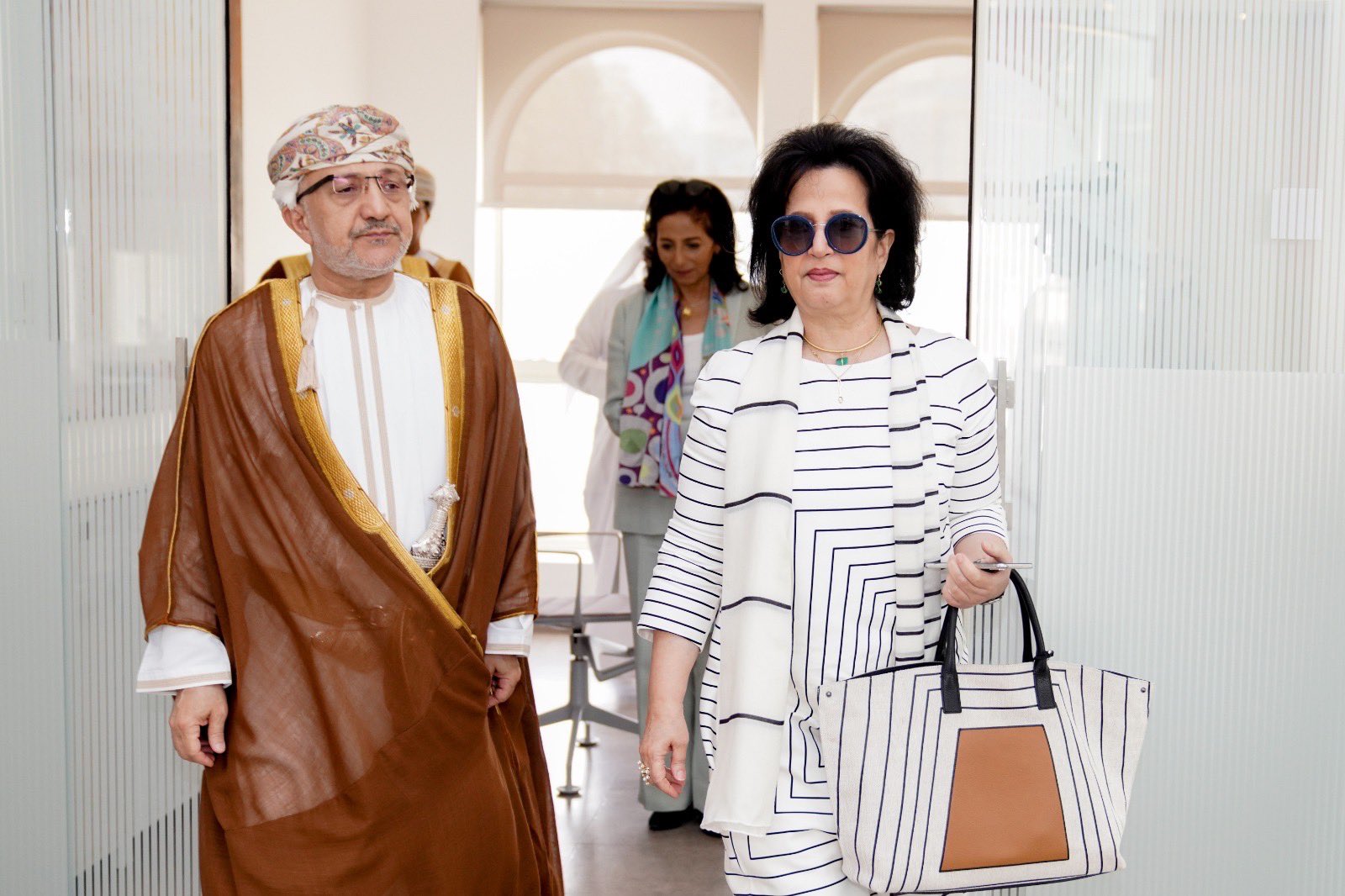 الوزير "مي بنت محمد آل خليفة" مع وزير التراث والسياحة بسلطنة عمان