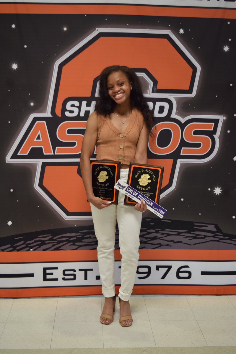 LADYASTROSTRACK's tweet photo. Congratulations Chloe Dunigan on winning the Outstanding Senior Female Athlete, Bill Gutches Award for Character, and the Shepard Wall of Fame!! Amazing accomplishments for a special young lady!! ⭐️⭐️⭐️ https://t.co/9SVdg1RWjU
