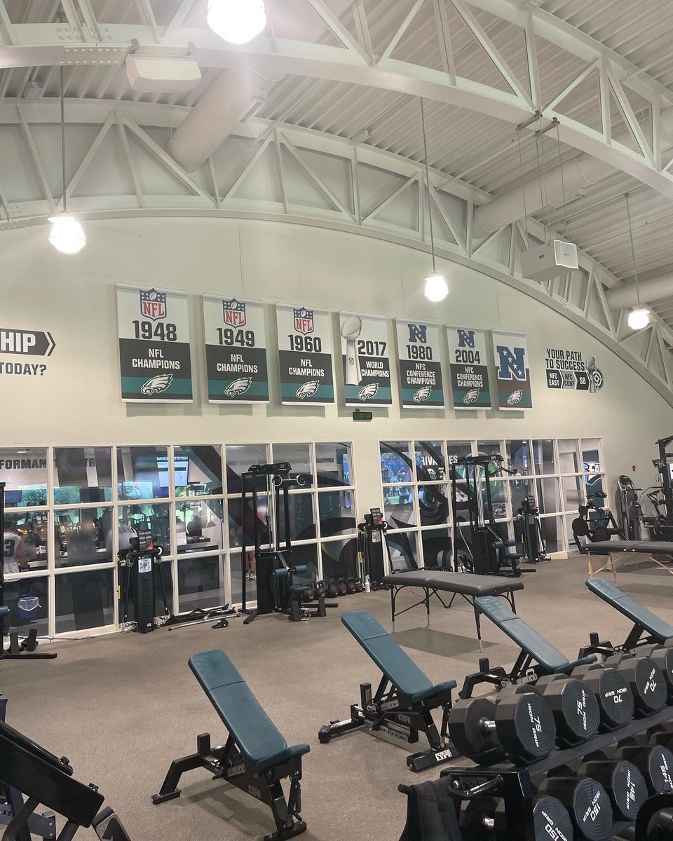 coachbenalbert's tweet photo. Thanks to my man ⁦@JoeKasper8⁩,  ⁦⁦@CoachEDickerson⁩ and ⁦@Eagles⁩ for the first class hospitality yesterday during my visit!  E.A.G.L.E.S…… #CityOfBrotherlyLove https://t.co/pHukzdeaQR