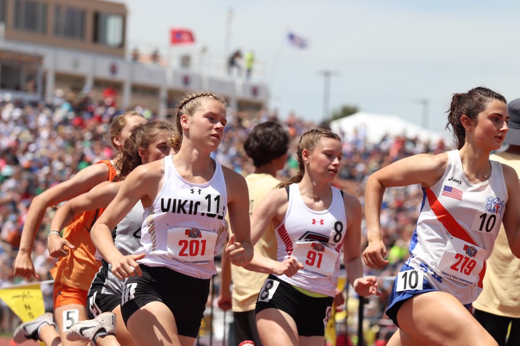 Reba Mader runs a PR of 2:22 in the 800m winning her heat and placing 5th overall!