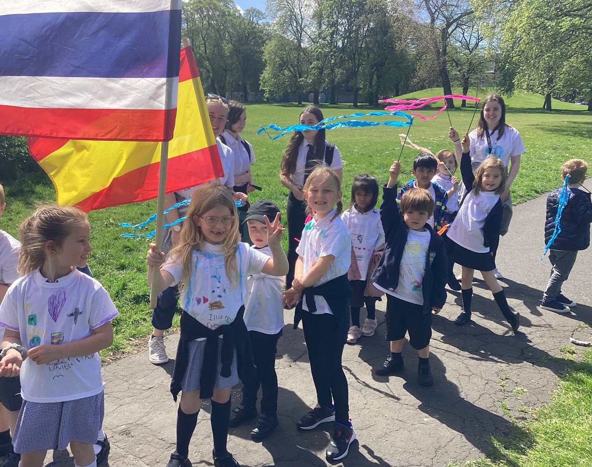 Leith_Primary's tweet photo. P1a and P1b had a fantastic time at our Diversity Parade today! We loved the drumming and couldn’t believe how many people were a part of our celebration! 😊🎉 #LeithPrimarySchool #Article2 #LeithP1 https://t.co/oTyUS1s0bf