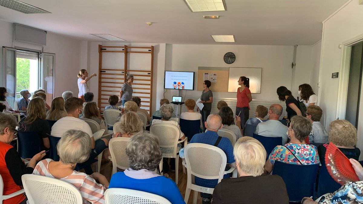 Slvcipres's tweet photo. Educació per les cures pal.liatives. Com cuidem més i millor. Avui al CC Nova Lloreda, tot un èxit!
Al costat de gent que en sap molt de pal.liatius :) @clasmabcn @Soniagbautista @JaimezPrada @COIBarcelona https://t.co/VL84rQbNOO