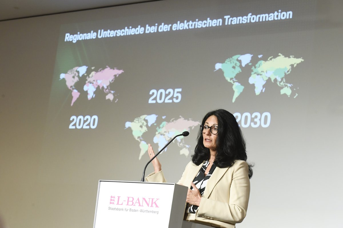 #70BZ „Wir werden in der Autoindustrie in den kommenden 5 Jahren mehr Veränderung erleben als in den vergangenen 50 Jahren“, sagt Barbara Frenkel, Vorstandsmitglied der Porsche AG.