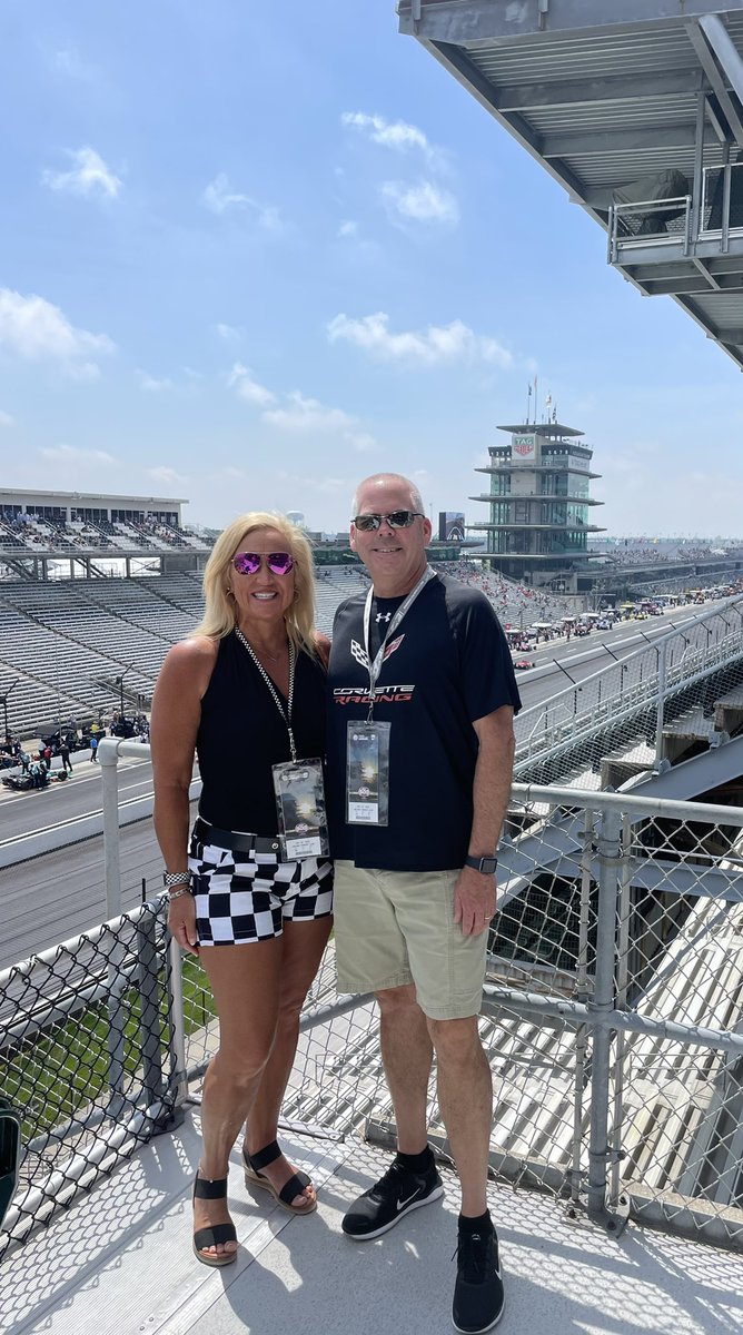 Michelleowens40's tweet photo. Drive fast, Turn left.  #Indy500 https://t.co/cv8GEgEOMp