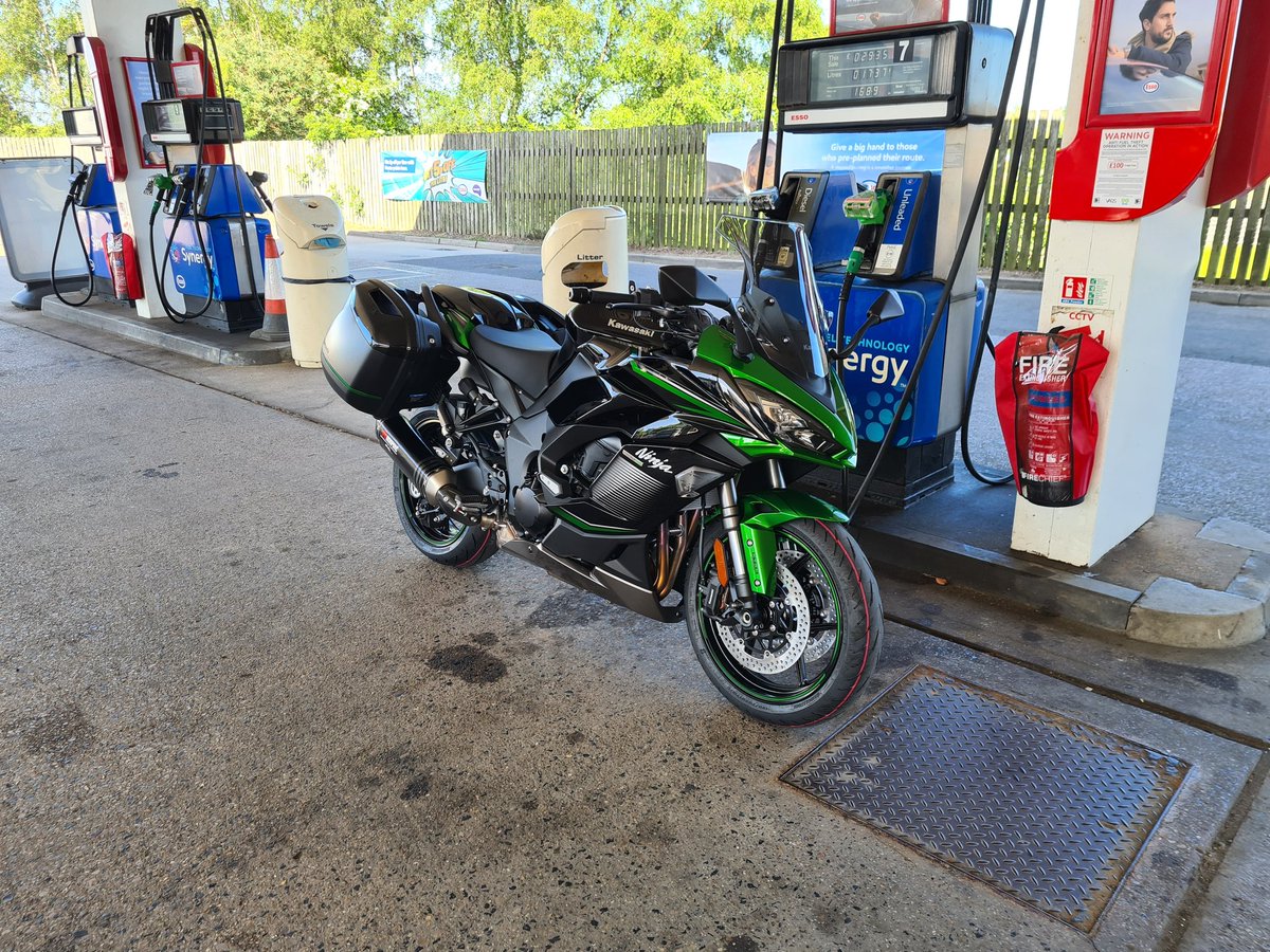 sbrown5858's tweet photo. Riding home in the sun on a 1000cc Kawaski listening to Top Gun songs.
Doesn't get any better really 😃
#ultimatecheese https://t.co/sSGZpvMIhU