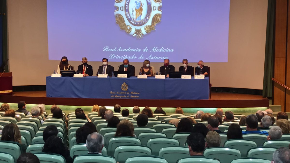 astursalud's tweet photo. 📸La directora general de #SaludPublica @lidiaklara asiste a la toma de posesión como académica de la Real Academia de #Medicina de #Asturias de la psiquiatra del @HUCA_Asturias Elisa Seijo Zazo🥼

👏🏼¡Enhorabuena @ElisaSeijo !👏🏼 https://t.co/VhwkI5uZ9j