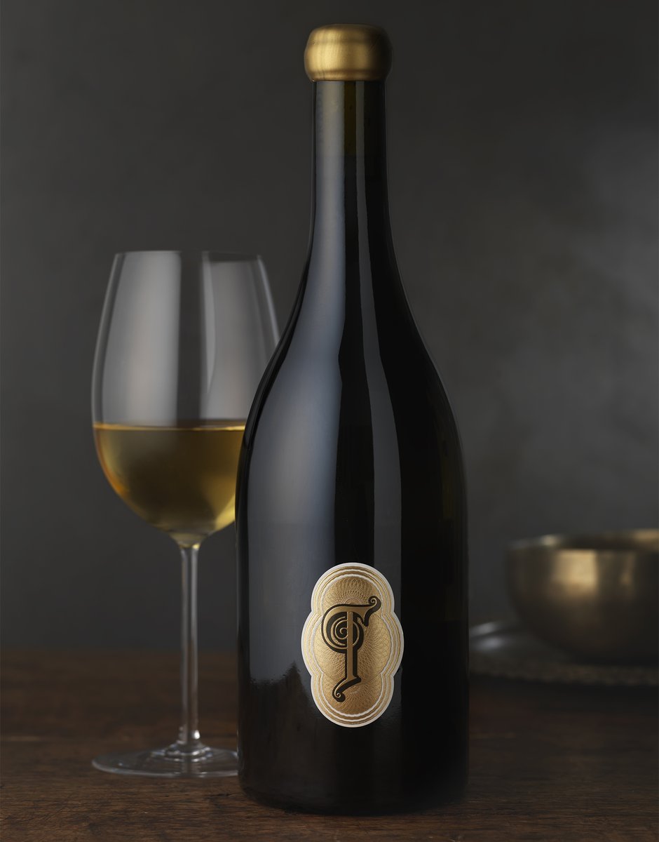 For @AmizettaEstate’s Tradition Chardonnay, we created a die-cut label with a gold 'T' monogram and laser engraved details, giving the effect of a vintage coin. 

#amizetta #cfnapa #drinkwithyoureyes #wine #branding #packaging #packagingdesign #graphicdesign