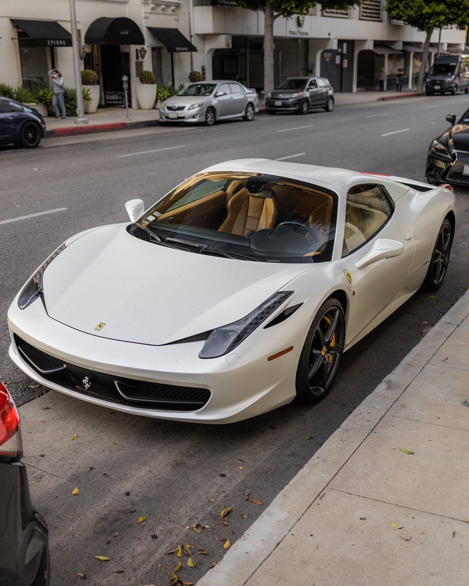 kdub818wp's tweet photo. Spotted a beautiful Ferrari https://t.co/v2sdxsAJ30