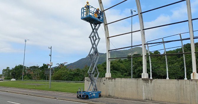 A Conservação trabalha atenta aos detalhes que fazem a diferença! Estivemos no Túnel Vice-Presidente José Alencar, também conhecido como Túnel da Grota Funda, realizando a pintura da estrutura metálica. Seguimos empenhados em deixar o Rio do jeito que o carioca merece!