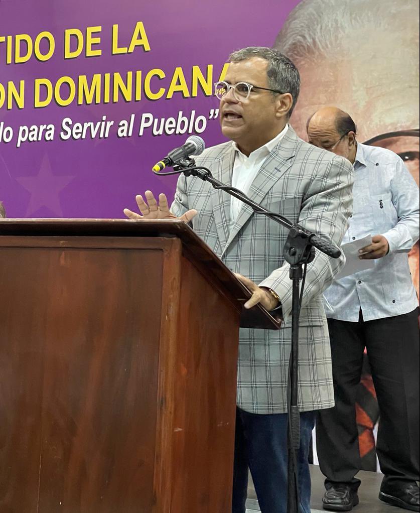 TommyGalanG's tweet photo. Durante Asamblea con los enlaces Provinciales y Municipales a Nivel Nacional , informándole algunas decisiones en mejora de la implementación de la Línea Organizativa y Electoral del Partido PLD. #pldsetransforma @charliemariotti @pldenlinea @elpeledeista @pldrenovadord https://t.co/gBSI5wwOHg