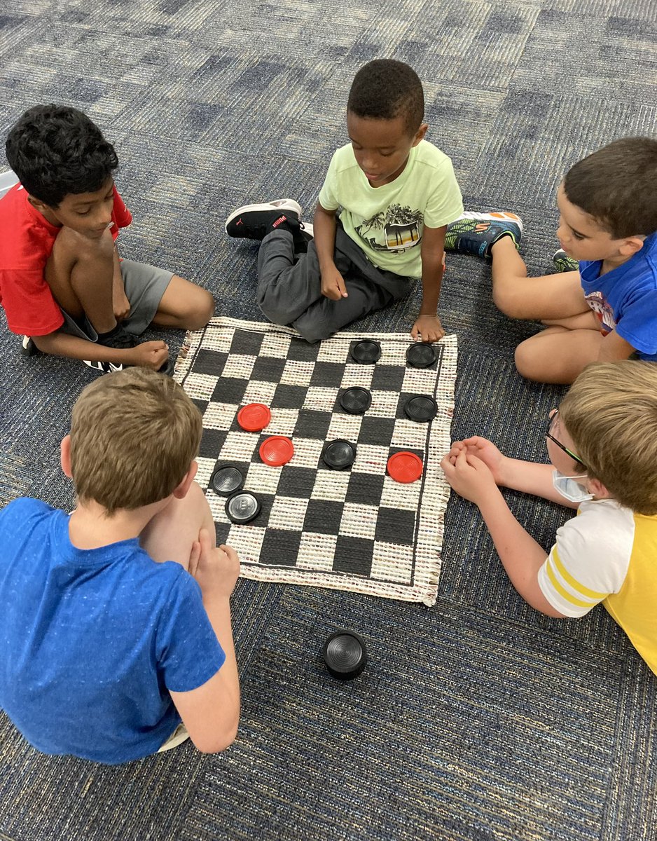 HarringtonPasar's tweet photo. PASAR students enjoying game time! https://t.co/uqn8mfOhc1
