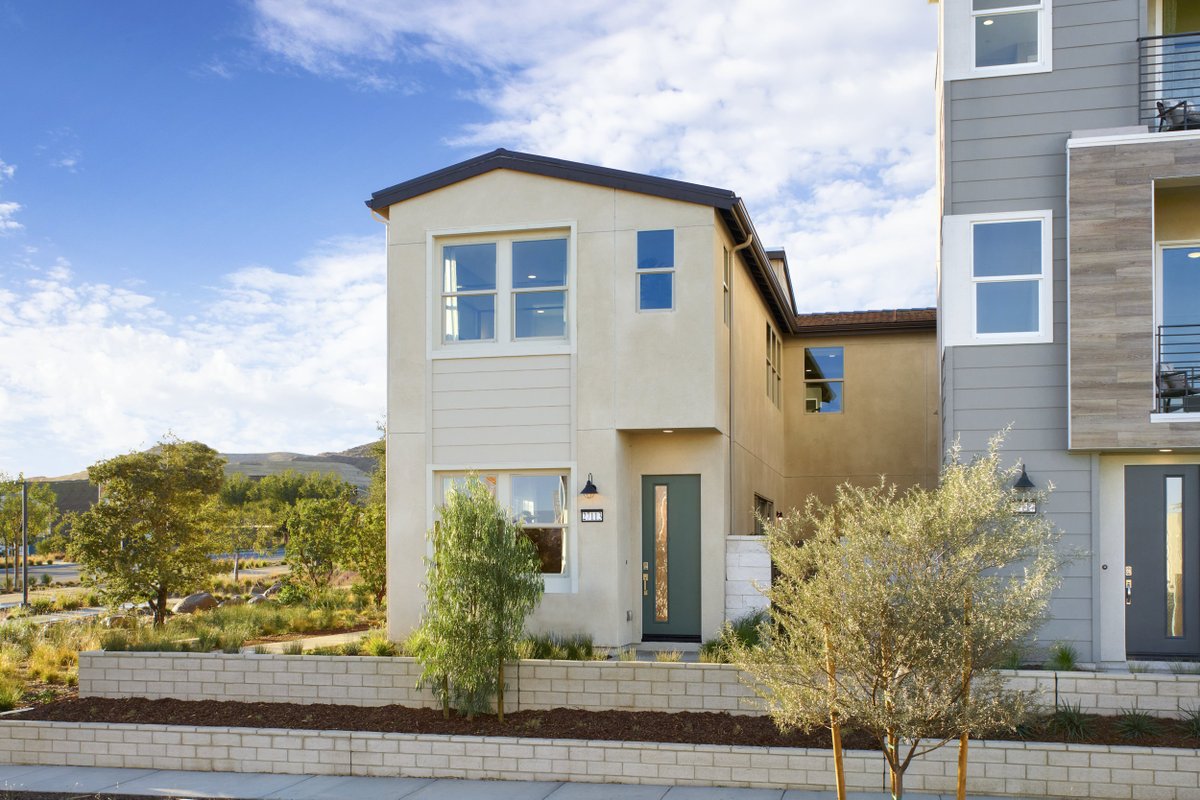 ValenciaSoCal's tweet photo. Join us on Saturday, May 21 for an Open House at Redmond, a new collection by Richmond American Homes. Don’t miss the quick move-in home tours or complimentary lunch we’ll be serving from 11a-2p. Find us at 27105 White Sage Court, Valencia. See you there! https://t.co/iwDpF0J8to https://t.co/USuppTqhM4