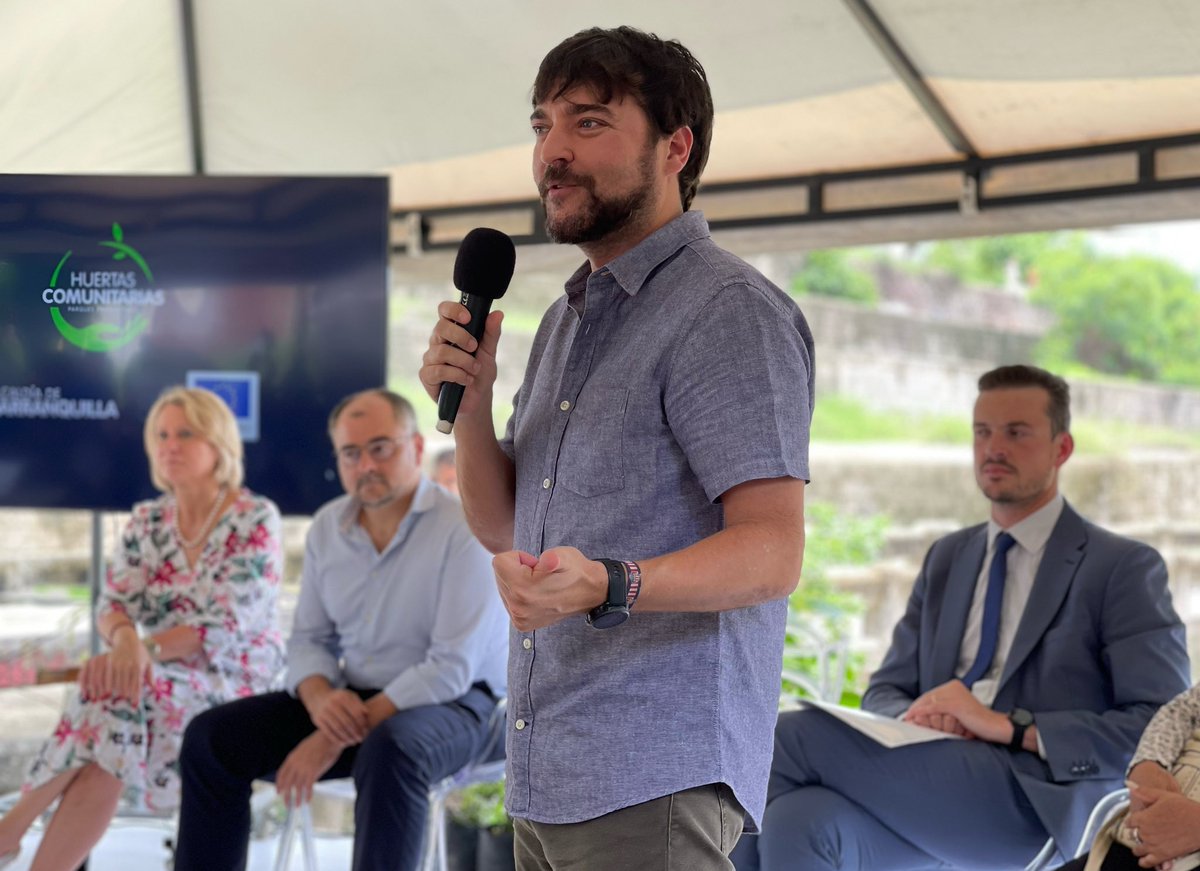 jaimepumarejo's tweet photo. Junto a la Unión Europea y el gobierno italiano florecen las Huertas Comunitarias, macroproyecto donde a través de agricultura urbana promovemos cultura ciudadana, valores y seguridad alimentaria. Comenzamos en 4 barrios con 30.000 beneficiarios, y llegaremos a muchos más. https://t.co/GDqivuNWsm