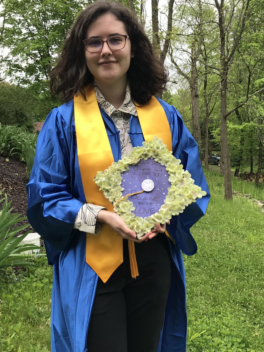 theythem930's tweet photo. George said that I should “obviously” put his sticker on my graduation cap, so I did 😌@GeorgeNootFound 

#GEORGENOTFOUND #GNF #georgestream https://t.co/MbzGvwZ2vw