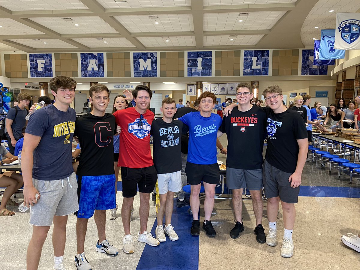 Todd_spinner's tweet photo. Tons of food, fun and fellowship!  #Family🐻
@BerlinBears_SS @MainObhs @VBMidwest @obhsclassof22 https://t.co/LUg6kZGW7w