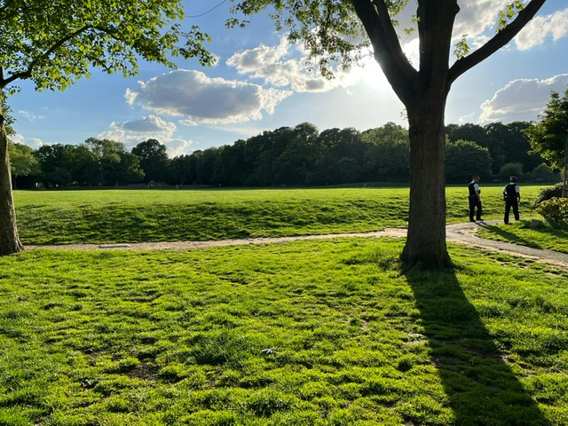 MPSChislehurst's tweet photo. Ward Officers carried out weapon sweeps on Goss Hill Road and Chislehurst Recreational Ground. This is part of a MET POLICE wide operation on throughout London! https://t.co/CPcOba2zmX