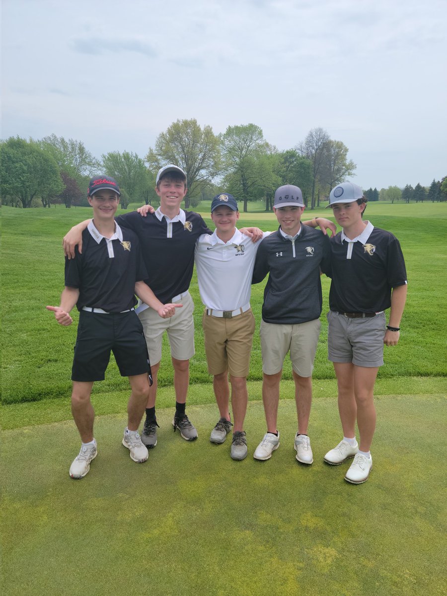 BoysGolfFHS's tweet photo. Great day for the Sabers today at the @SEC_WI Varsity Boys Golf Tournament! Sabers shoot a season-low team score of 315 to win today's tournament by 26 strokes! These guys are heatin' up! #low https://t.co/ErlWHTSv01
