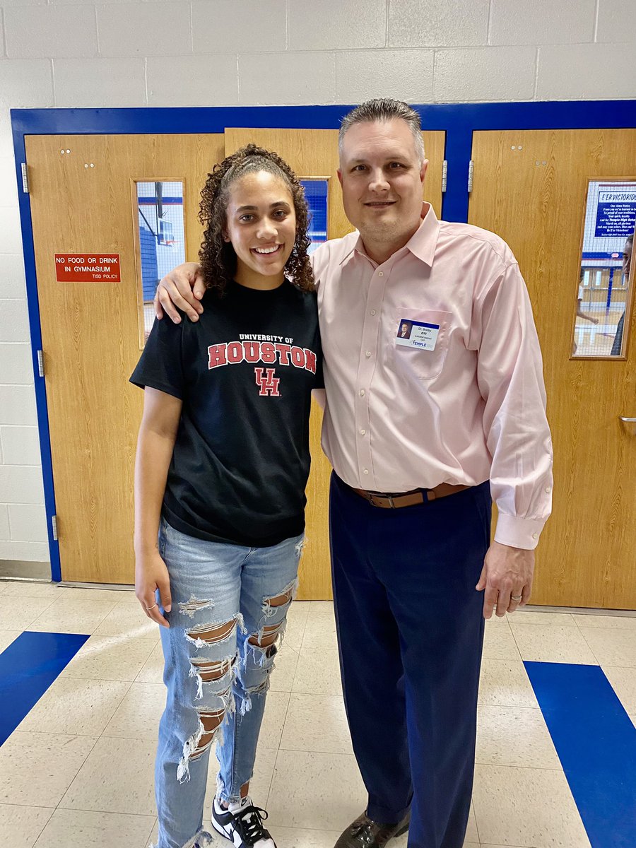 Two years ago she put a pie in my face. Today she signs a track scholarship to University of Houston. She has records all over THS, high character, great grades - total package. I’m so proud of you <a href="/Ali_Mack5/">Ali Mack✨</a> and this supt will miss you greatly! Spread the Empire!