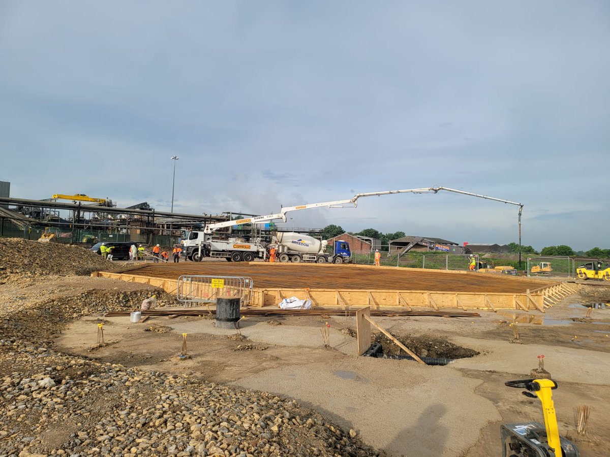 CLSconstruct's tweet photo. 265m3 later! A great effort from all involved today #thankyou Now time for the power floats in to the early hours #clscivilengineering #clsconstruction #clsdemolition #clssurvey https://t.co/OXk16px9HF