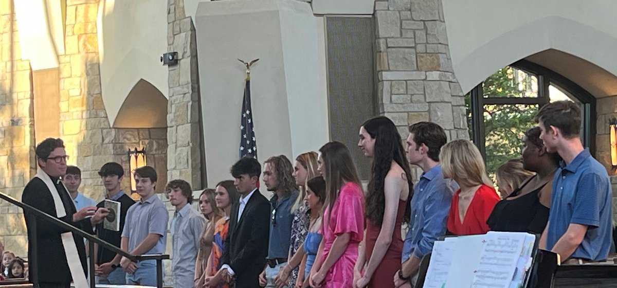 standrewsamari1's tweet photo. It was such a pleasure to welcome our high school senior alumni back on campus yesterday for Blessing of the Graduates and the Senior Hall Walk! #saesalumnispotlight #saesexcellence https://t.co/mNt1sCLUDH