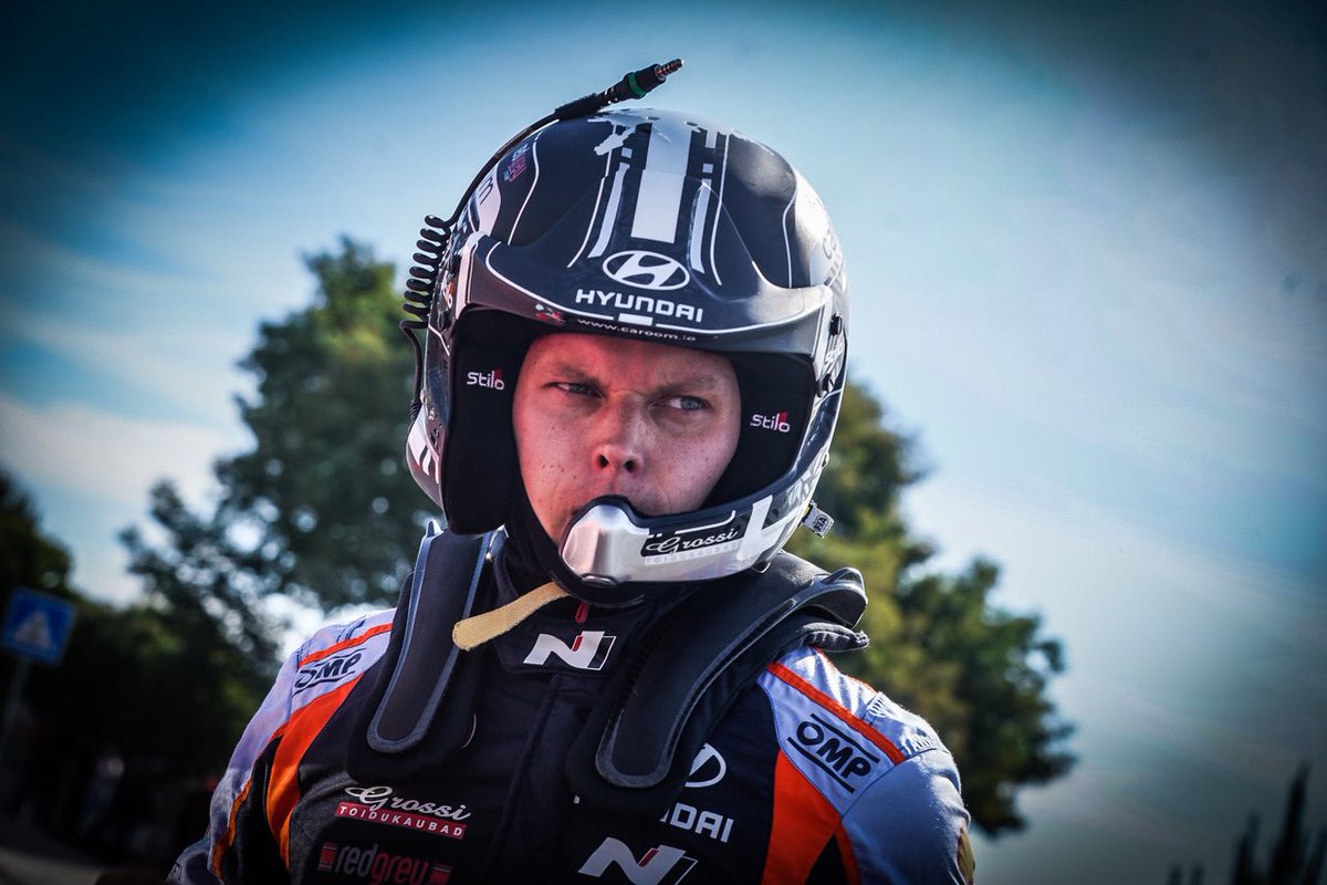 ⏱️SS1 Coimbra:
💭"Portugal is a fantastic event with fast roads. I have always enjoyed it, so hopefully we can enjoy it from tomorrow."

1⃣ Neuville 2:37.9
2⃣ TÄNAK +0.6
3⃣ Breen +1.4
4⃣ Greensmith +1.8
5⃣ Ogier +2.1

#RallydePortugal #WRC #goOtt