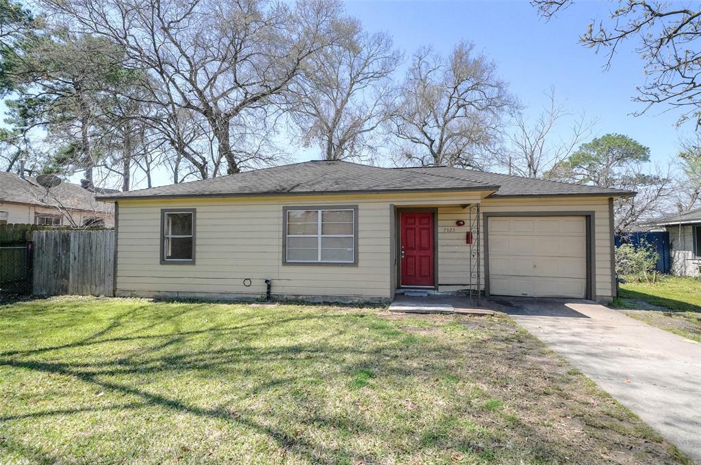 elevatustx's tweet photo. Congratulations to Alex &amp; his clients for closing on their new home in this competitive market! 🎉
Contact Alex to set up a buyer’s consultation if you are in the market to buy a home🏡
alex@elevatustx.com

#closingday #houstonrealtor #houstonrealestate #justsold #elevatustx https://t.co/TN3ahi3Sv5