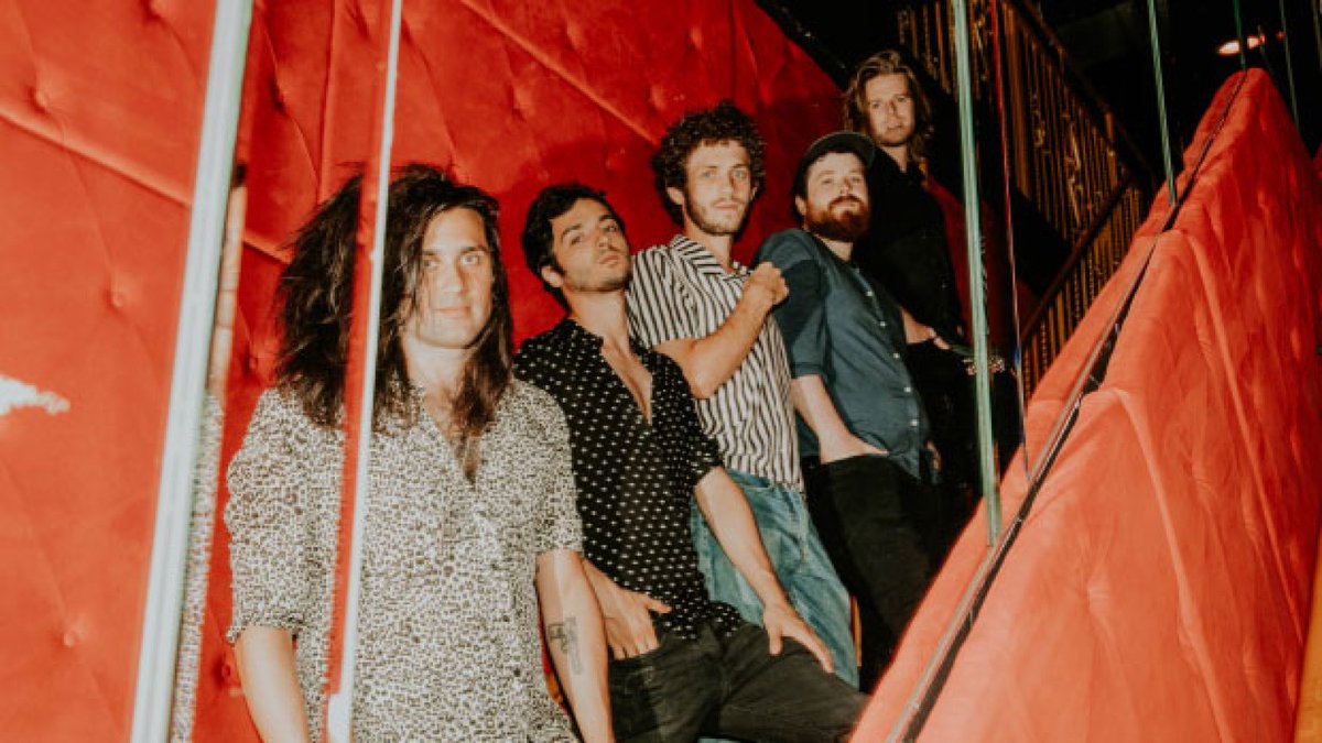 HollywoodLife's tweet image. .@Damnjackals "swoon" over those "who challenge norms" to "better the world" in new song. Exclusive premiere: hollywood.li/JIXOfTR