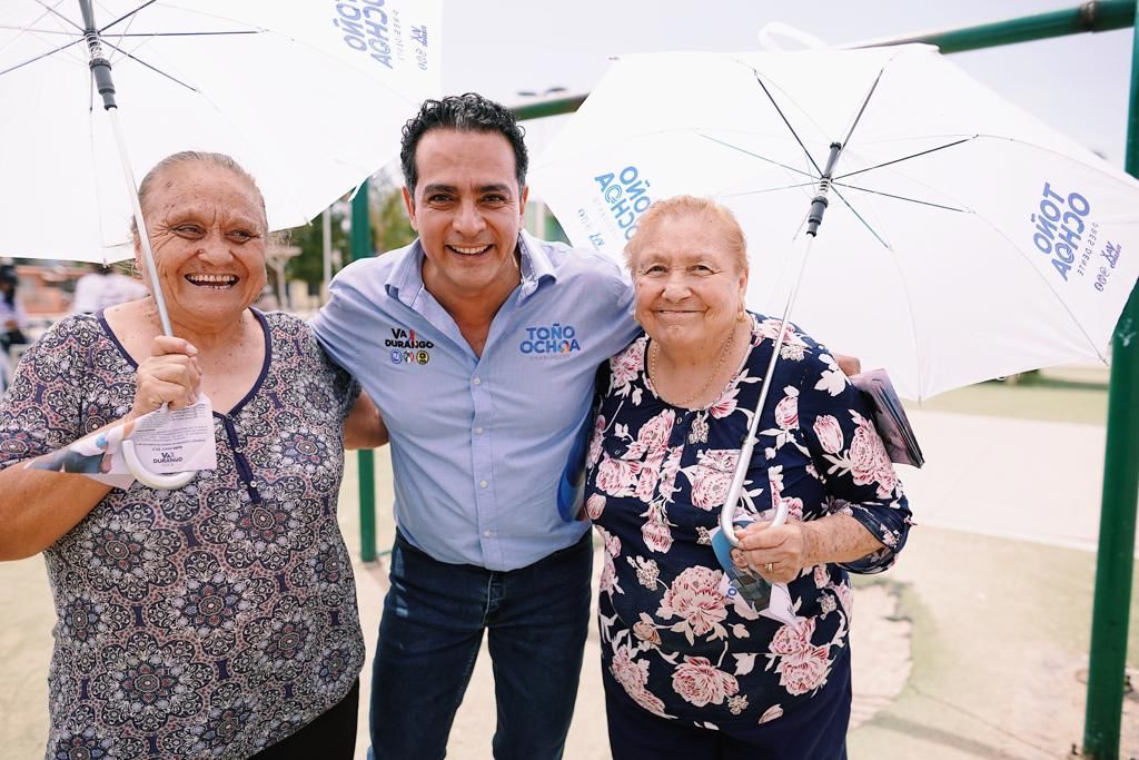 dionelsena's tweet photo. Ante el incremento en el número de suicidios que se han registrado en las últimas semanas en #Durango... El candidato a la alcaldía de la capital @josejoseantonio se comprometió a impulsar estrategias para atender la salud mental en este municipio.
#VaPorDurango
#Team8A https://t.co/SQniwDAC0b