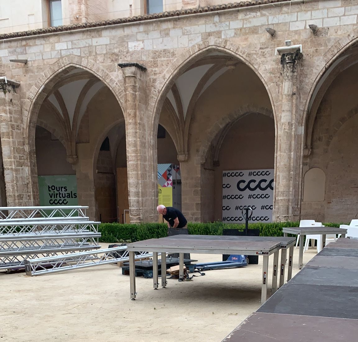 Sonorasmusic's tweet photo. ⚒ Hoy ha comenzado el montaje de #SONORASIV
✨Todo preparado para la primera jornada de mañana a las 20:00h
¡Ya no queda nada! 😍
🔗 20 y 21 de mayo
📍@centredelcarme
🎫 Acceso libre https://t.co/6AF2qyuKlS