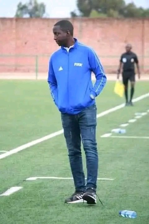257Foot's tweet photo. #TransferUpdate🇧🇮
Sahabo Parris🇧🇮, the former #Top_Junior Head Coach will be the @VitaloFCOffici1 Head_Coach according to the Purple and White President #Evariste_MUKURANDINDA.
Other reports suggest #TopJunior will then appoint former Bumamuru Head Coach Alain Olivier NIYUNGEKO. https://t.co/4EFfEJU7g9