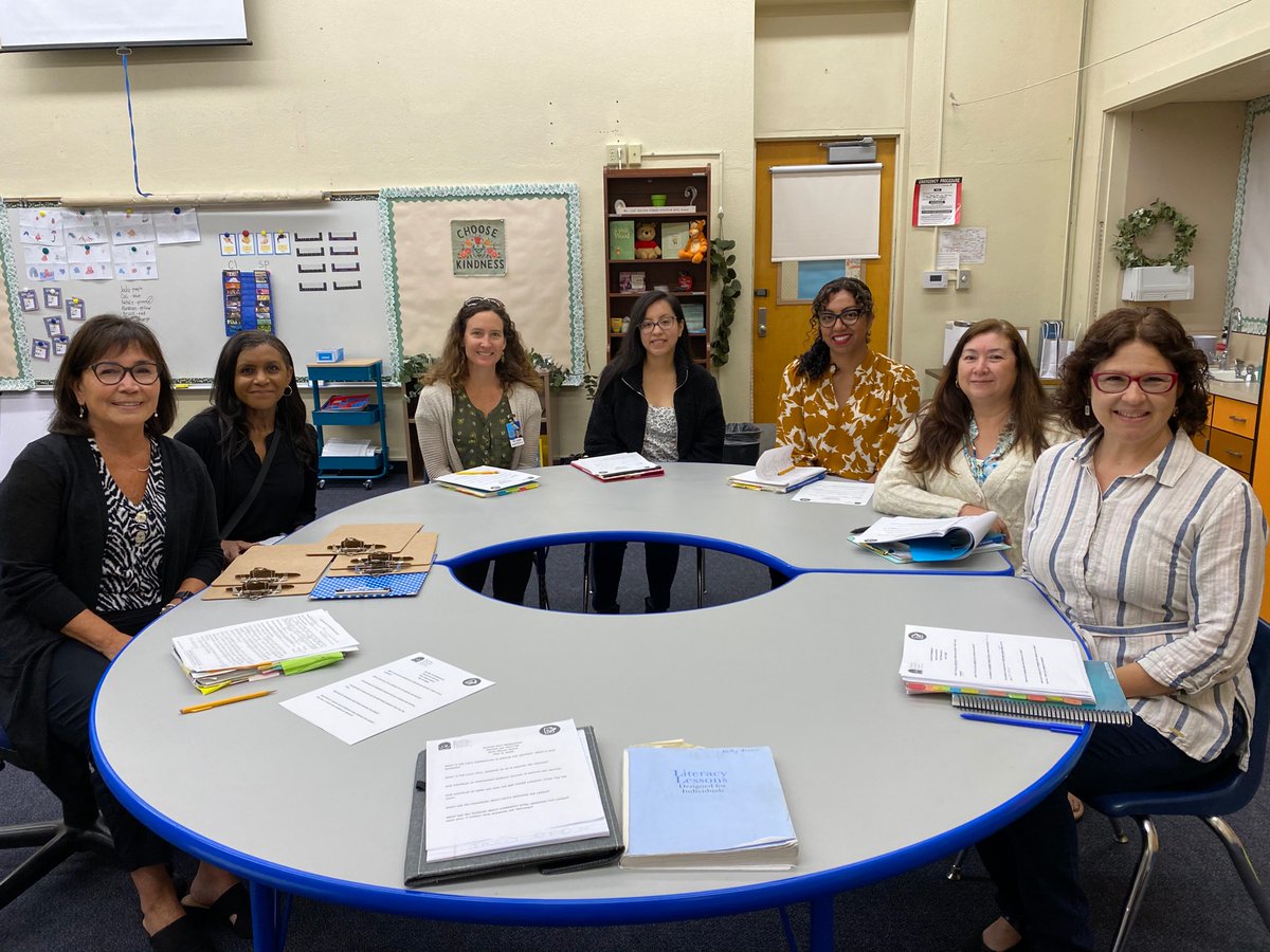 KathyBrownRR's tweet photo. Reading Recovery teachers learning from each other. Observation, reflection and discussion helps us all refine our literacy teaching. #whittierelementary #RRworks #togetherwearebetter #proudtobelbusd #provepossible #RRCNA 📚📓🍎 https://t.co/fMyMpqARnq