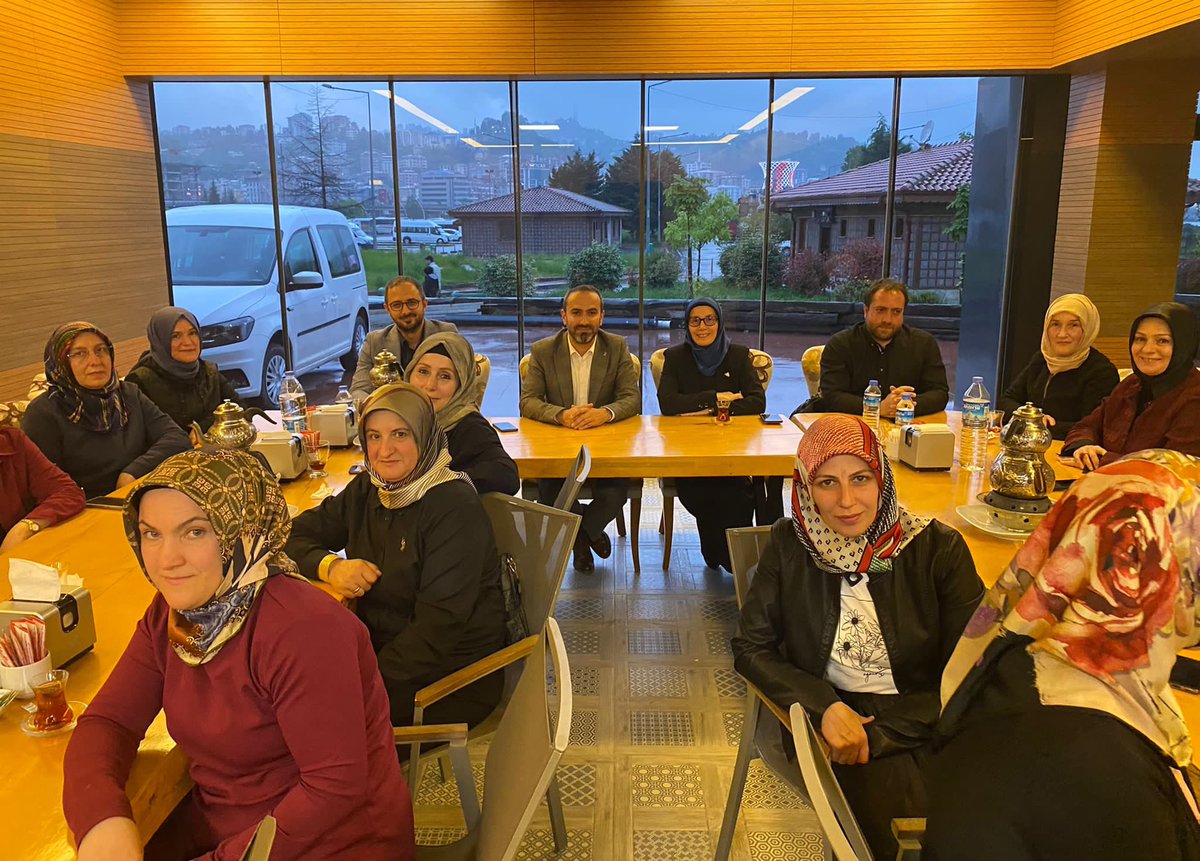 akkadinrize's tweet photo. İl Başkanımız İshak Alim, İl Kadın Kolları Başkanlığımızın haftalık olağan yönetim kurulu toplantısına katılarak, hasbihalde bulundu.Ayrıca  Rize Artvin Havalimanı programımızın hazırlık aşamasındaki çalışmalardan dolayı teşkilatımıza teşekkür etti. https://t.co/Lw3pGGN6RO