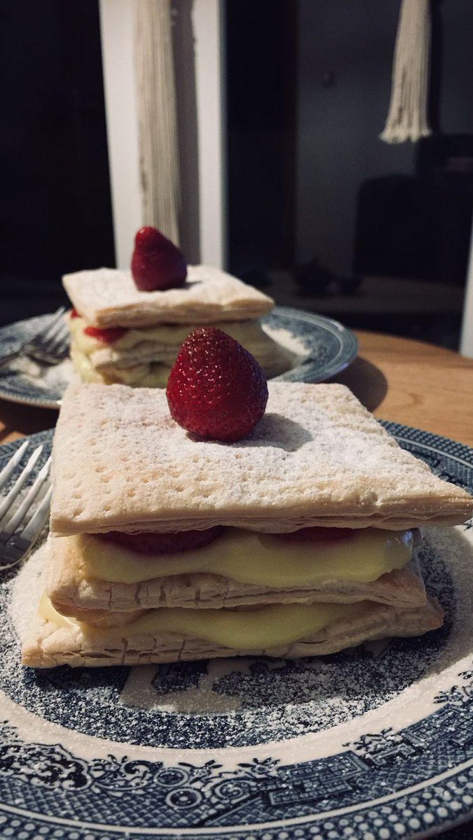 Bugün kafede 'ben bunu evde yaparım' deyip, evde yaptığım tatlı 🍰