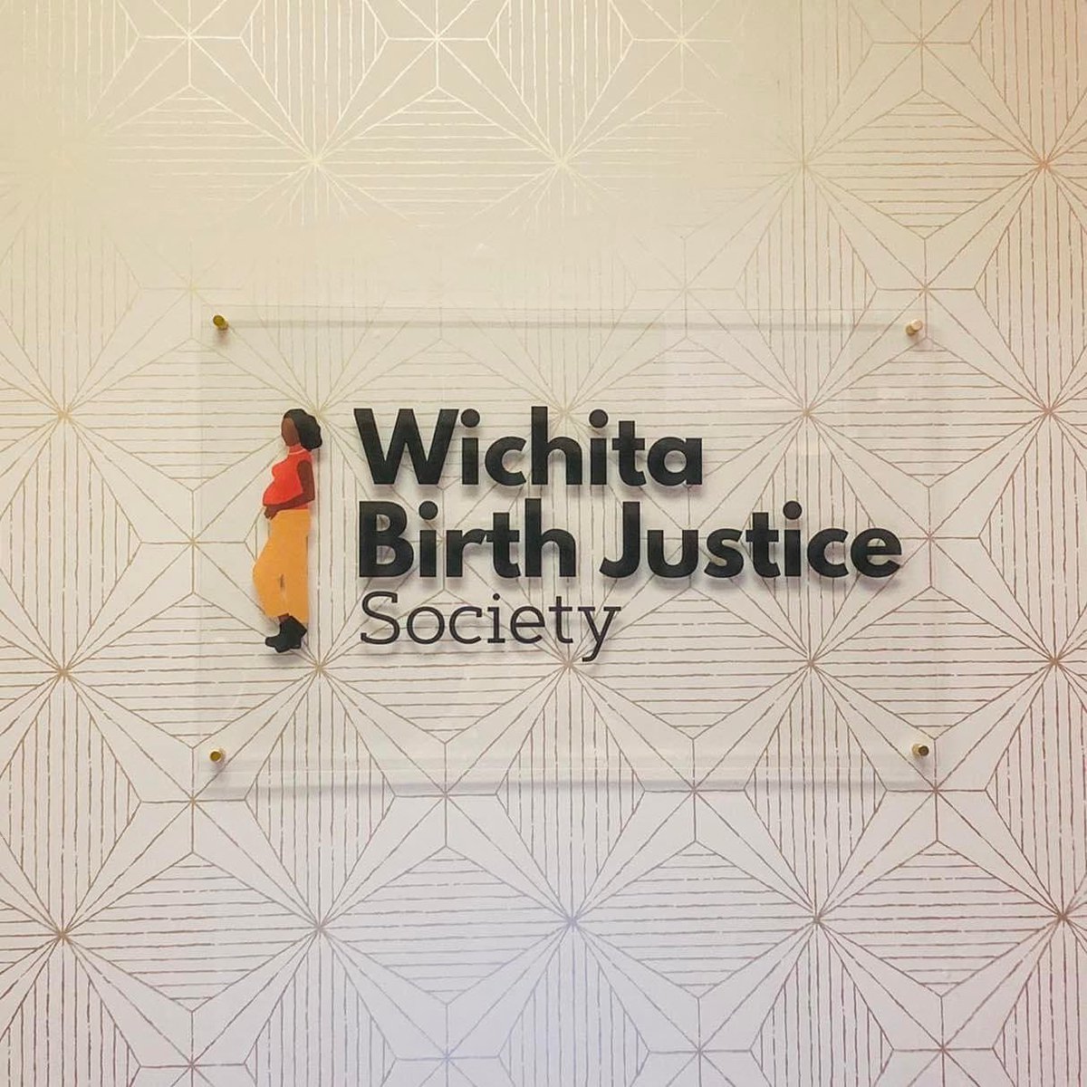 ICTEats's tweet image. Giving an official warm welcome to the fridge at Wichita Birth Justice Society! 

📍Located at 1540 N. Broadway Suite 203.

Weekdays between 11 am and 2 pm.