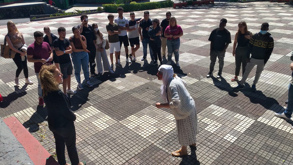 Dentro del Ciclo de #Teatro en la Escuela, organizado por el Auditorio de Tenerife <a href="/Auditoriotfe/">Auditorio de Tenerife</a>  , hemos disfrutado en nuestro centro de la obra "Valientes" <a href="/BurkaTeatro/">BurkaTeatro</a> 

Más ℹ y 📸 en nuestra web.