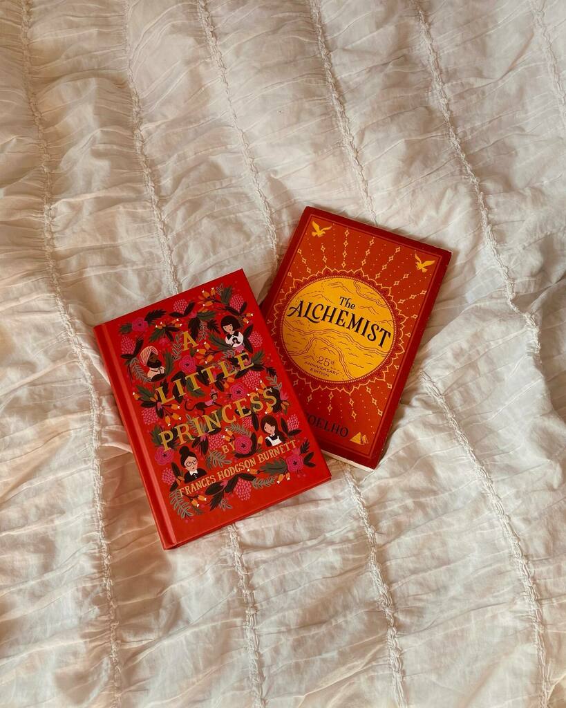 bookstoregals's tweet photo. Never judge a book by its cover, unless the covers are this pretty 😍
.
.
.
#thealchemist #alittleprincess #prettycovers #booktok #prettybooks https://t.co/fO7dr8m4DR https://t.co/hZKyLDSk3D