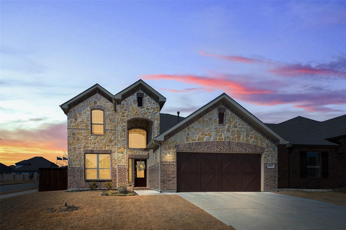 benwegmann's tweet photo. Two more SOLD homes today 🔥

Top in Frisco, bottom in Fort Worth.

I’ve closed on 10 homes so far this month with 4 more to go. 14 closings in one month is the most I’ve ever done in my career. Truly blessed! https://t.co/pkvvUFaOvY