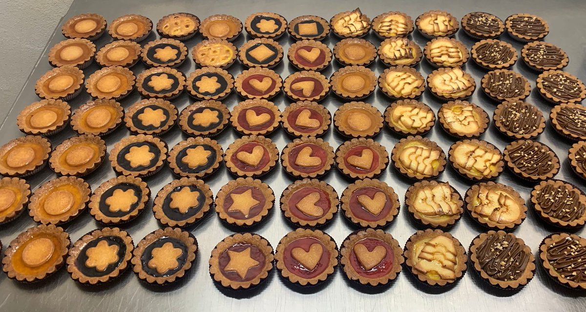 _Lucreee_'s tweet photo. #tartellette con #confettura di albicocca, mora, fragola e lampone, #mele, #cioccolato gianduia e #granella di nocciole @ComoCfp https://t.co/e4djnO9fF1