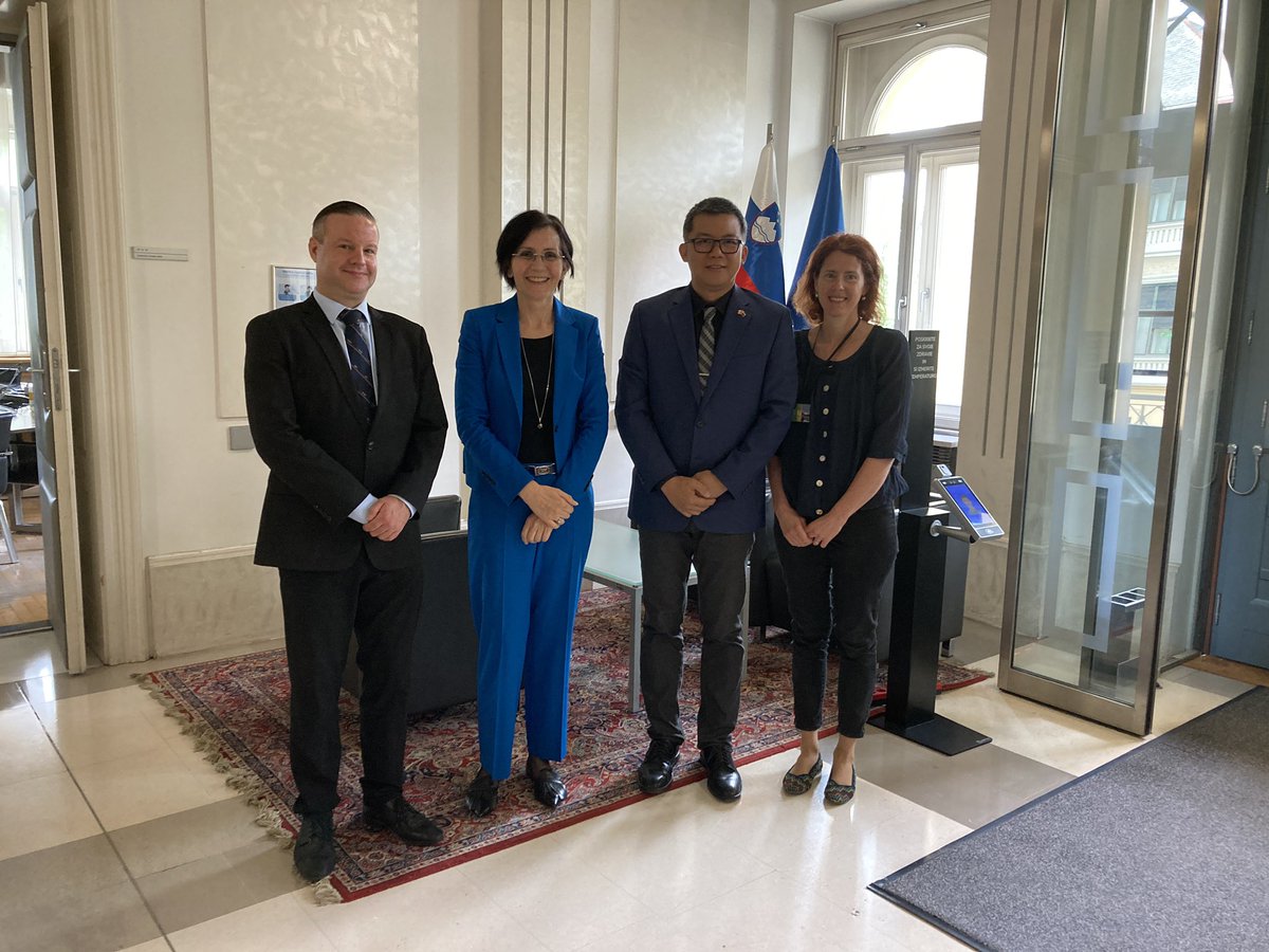 Francis Uy tweet media