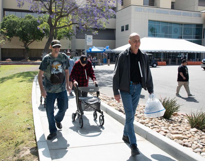 valomalinda's tweet photo. Over 300 Veterans, VA staff & volunteers celebrated healthy living & raised awareness for homeless #Veterans at VA Loma Linda's #VA2K. Attendees enjoyed live music by Veteran peer support groups & learned about VA programs #teamvalomalinda #LiveWholeHealth #EndVeteranHomelessness https://t.co/Wx8IZ3LlJH