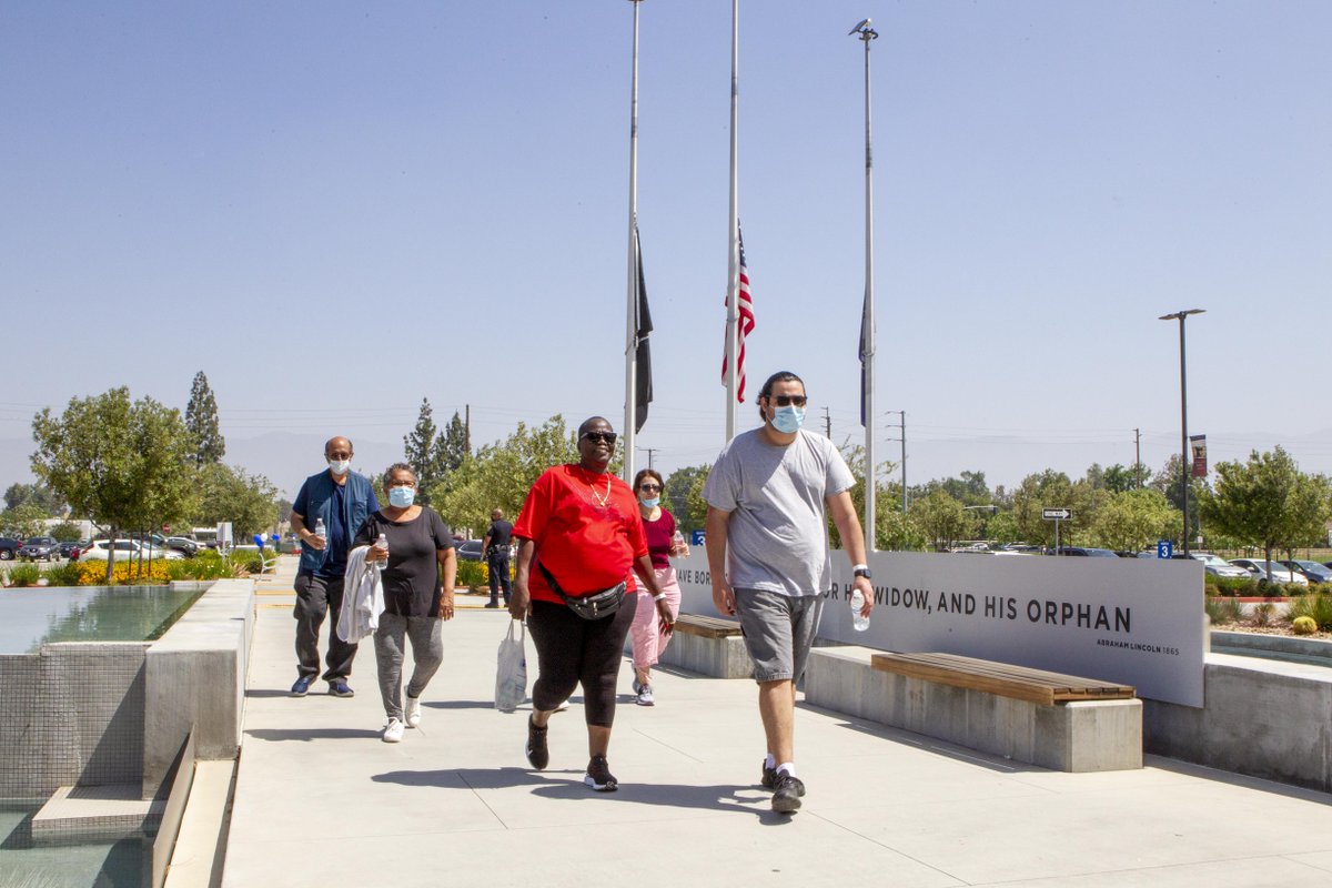 valomalinda's tweet photo. Over 300 Veterans, VA staff & volunteers celebrated healthy living & raised awareness for homeless #Veterans at VA Loma Linda's #VA2K. Attendees enjoyed live music by Veteran peer support groups & learned about VA programs #teamvalomalinda #LiveWholeHealth #EndVeteranHomelessness https://t.co/Wx8IZ3LlJH