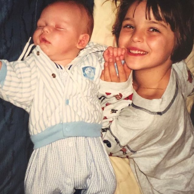 shittokindaok's tweet photo. shawn mendes : a thread, but as you scroll, he gets older https://t.co/ihoqfzF76j