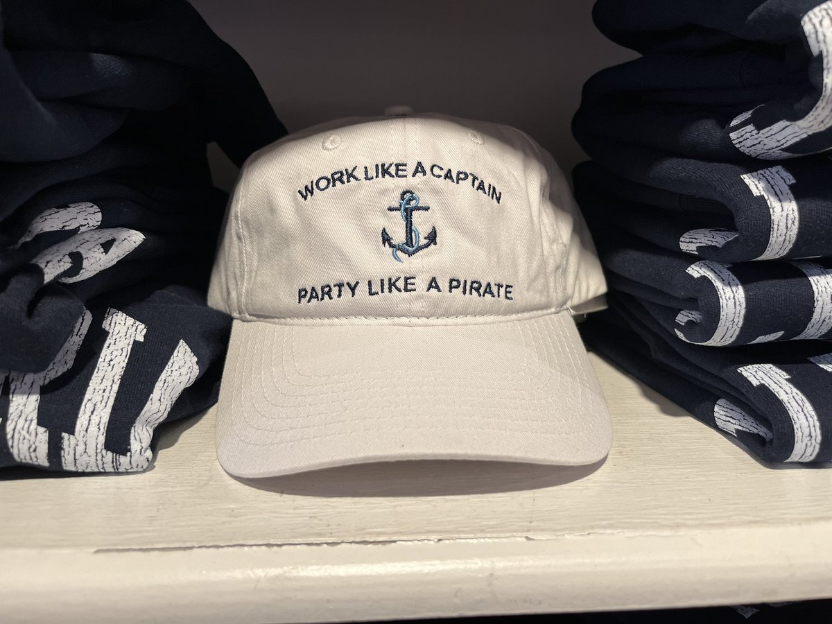 SWVatalaro's tweet photo. Aye aye captain! #nauticalhumor https://t.co/a14RKtSZzb