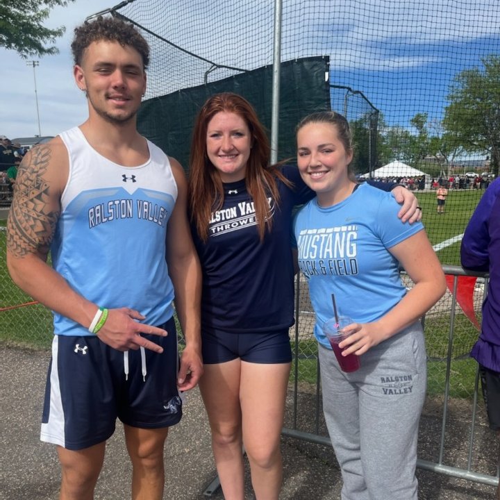 HS_MUSTANGS's tweet photo. Congrats to Mustang Throwers in the discus at the state meet today #RVtrack with an 8th place finish on the boys side for Michael Roberts and 4th and 5th respectively for Ella Brooks and Riley Kline. @JeffcoAthletics @BoCoPreps https://t.co/JQNrJS51Nl