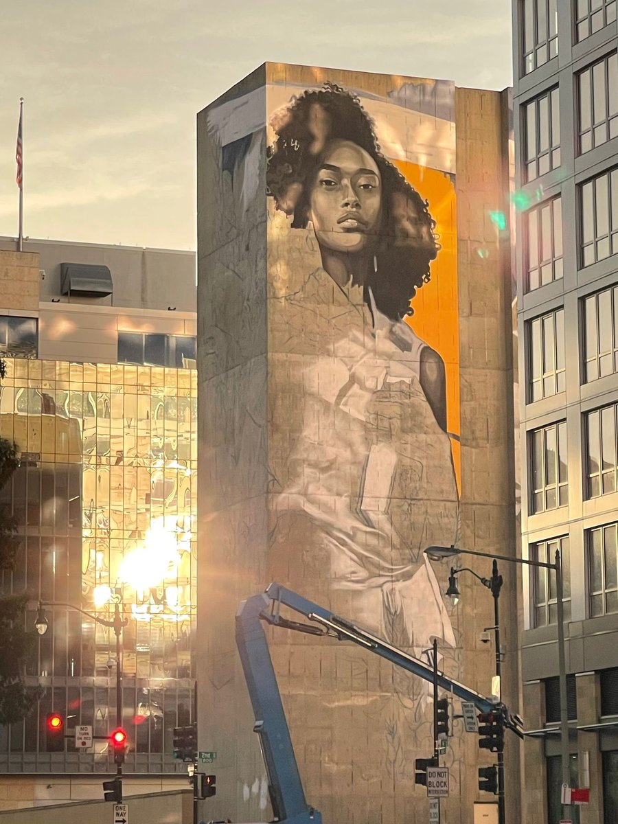 spaincultureus's tweet photo. 📣🎨🏙Sneak peek!🇪🇸artist @lulagoce has been creating this inspiring 12-story high art piece over the last few days as part of @StreetArtMkind & @WFPUSA’s #ZeroHungerMurals initiative 🗓Save the date for the inauguration tomorrow-10 am!
📍Mystery Silo,DC
🔗https://t.co/P52vNTIrPm https://t.co/zrf8BjmsRi