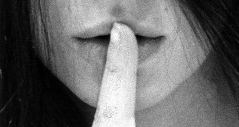 latinategua's tweet photo. Alium silere quod voles, primus sile. | Si quieres que otro no lo cuente, no se lo digas.
Seneca, Fedra, 876
#sententiae https://t.co/1RCck7jwtC
